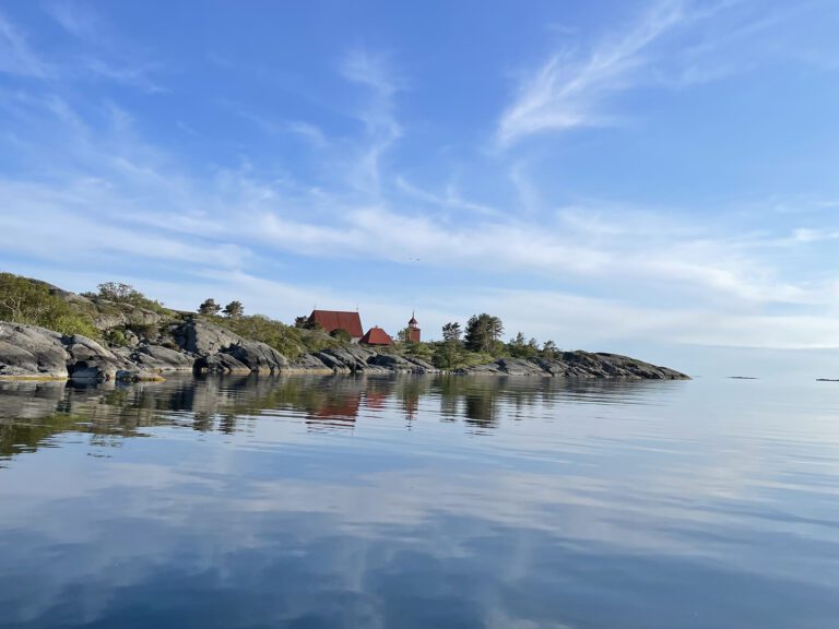 Kökar kirkko mereltä